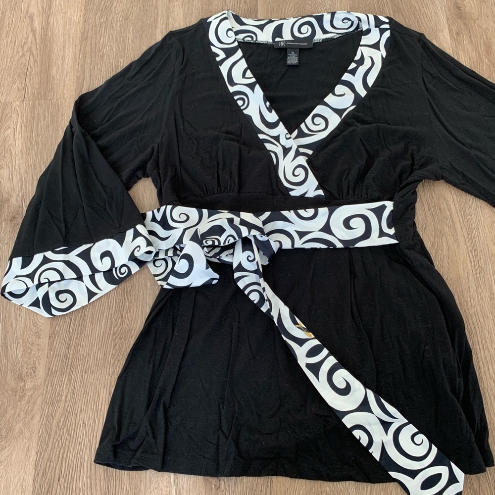 Black bell sleeve tunic with tie waist V-neck XL